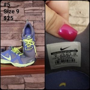 Women's Nike Shoes Size 9
